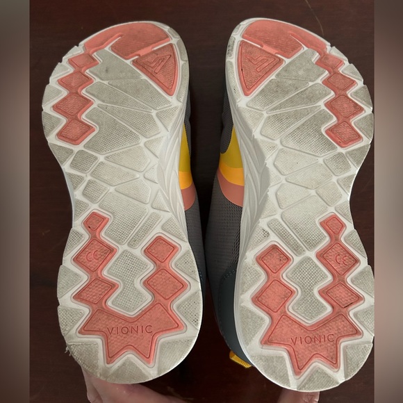 Women’s Vionic Layla shoes size 9 - Picture 3 of 4